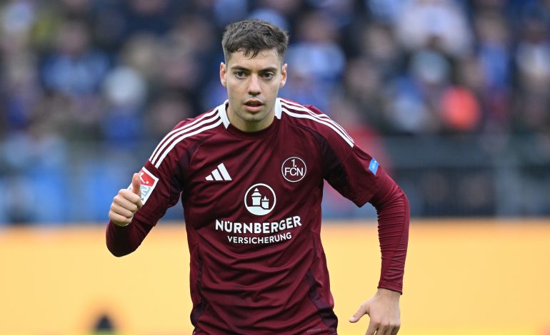 Stefanos Tzimas im Nürnberg Trikot